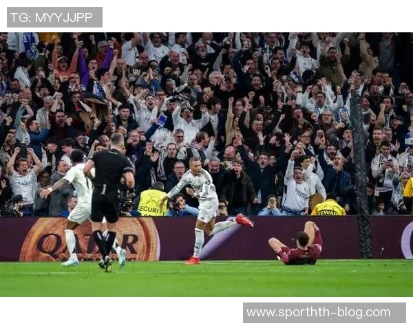 火星撞地球巴黎官推发布巴萨欧冠之夜海报引发热议