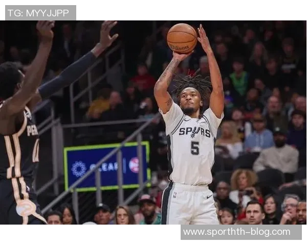 卡斯尔称赞科内特在攻防两端表现出色并展现出卓越沟通能力